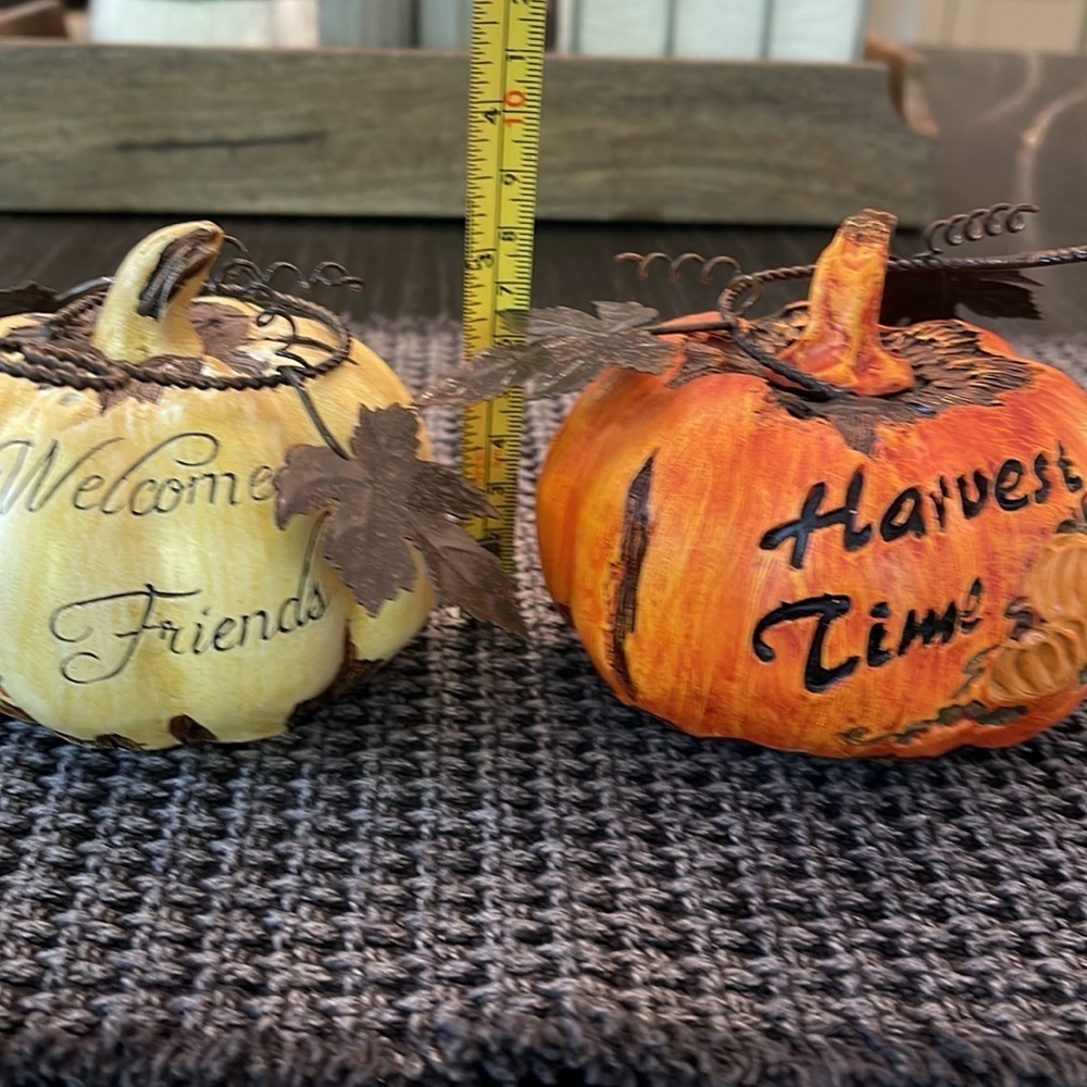 Pair of wooden pumpkins - Picture 5 of 5
